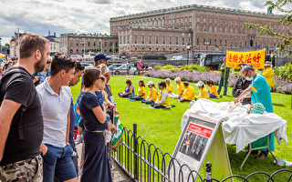 为制止活摘 中国夫妻瑞典首都演示迫害